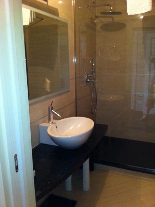 Bad im Zimmer 212 Hotel Kristal Palace - TonelliHotels