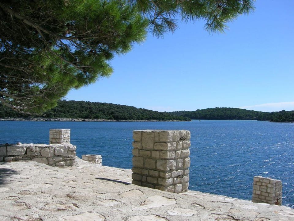 Der Hotelstrand mit Blick aufs Meer Park Plaza Verudela Pula