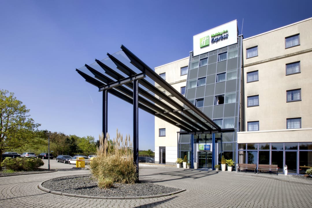 Außenansicht Holiday Inn Express Frankfurt - Airport