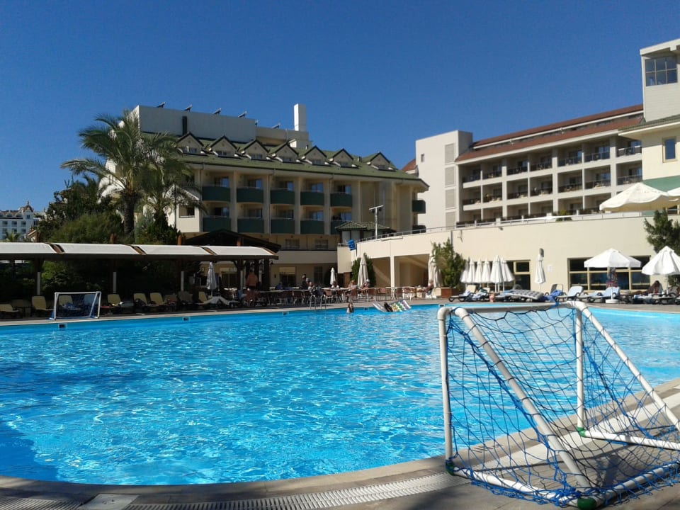 Blick auf Poolbar Side Breeze Hotel