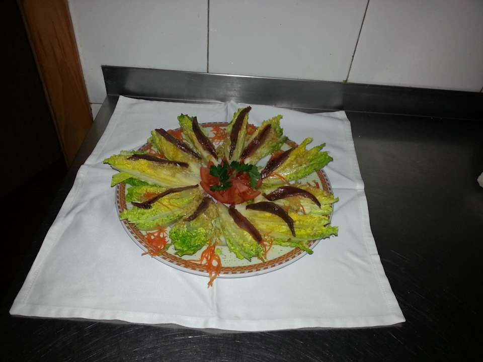 Cogollo de Tudela con anchoas Hostel Hnos Zamora