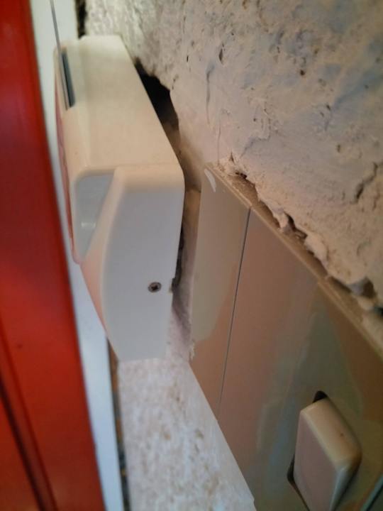 Hier ganz vorsichtig die Karte einstecken Hotel Marina Club