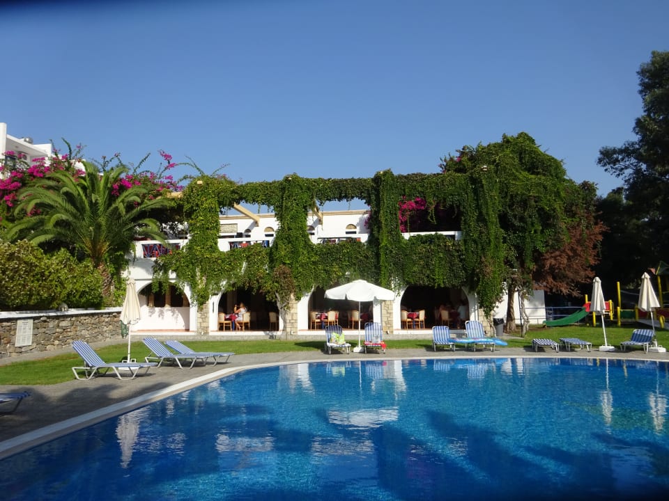 Gartenanlage Ekaterini Hotel