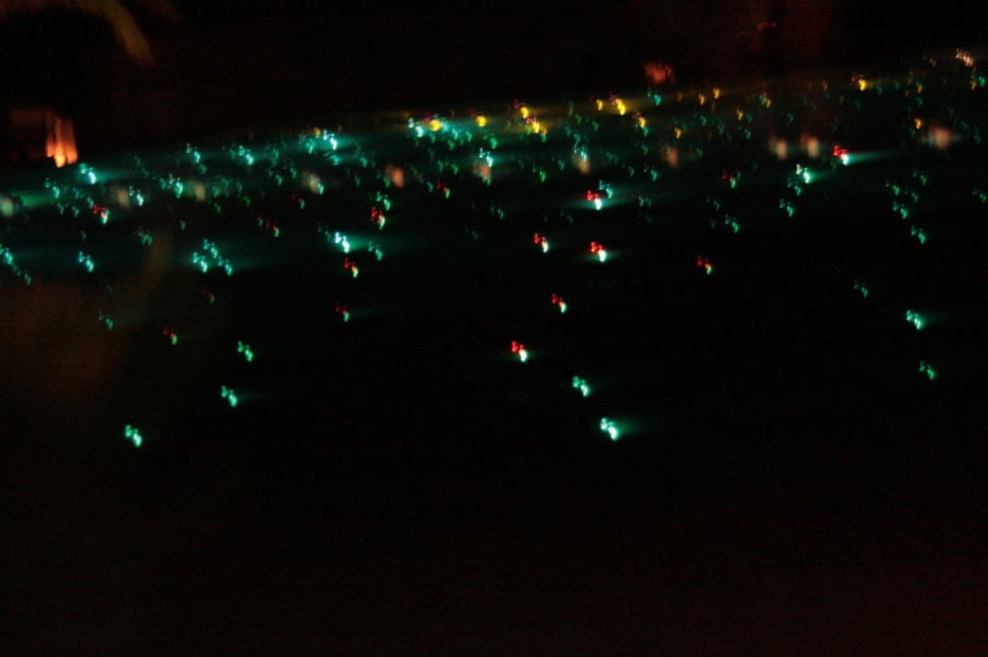 Poolanlage in der Nacht Kuramathi Maldives