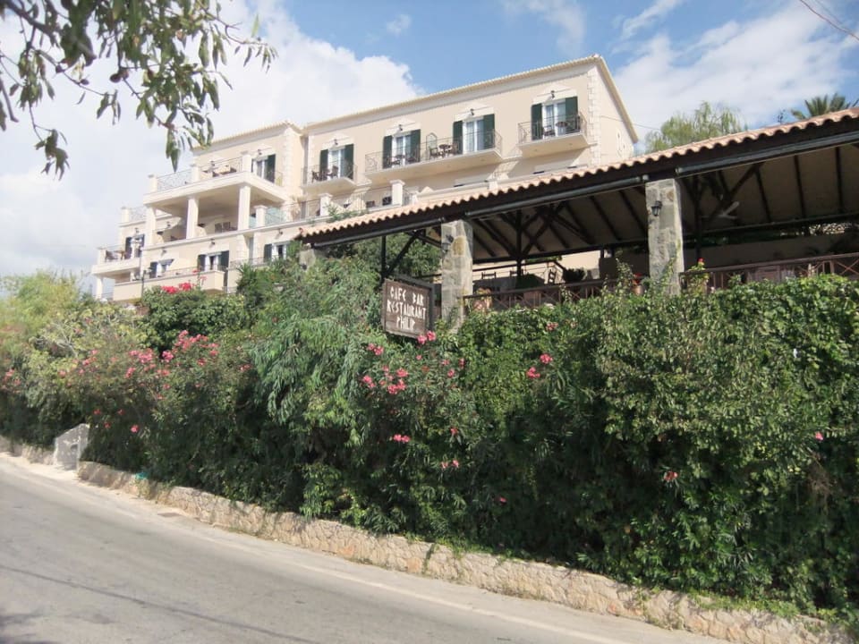 Das Hotel  von der Zugangsstrasse her gesehen. Hotel Philip