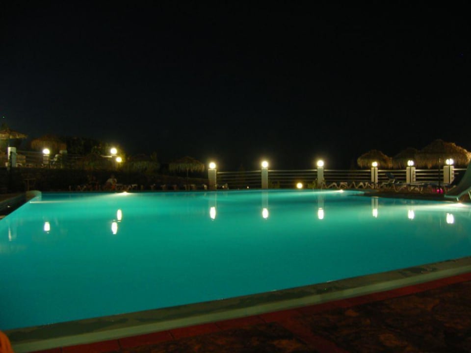 beleuchteter Pool bei Nacht Elounda Residence Hotel & Waterpark