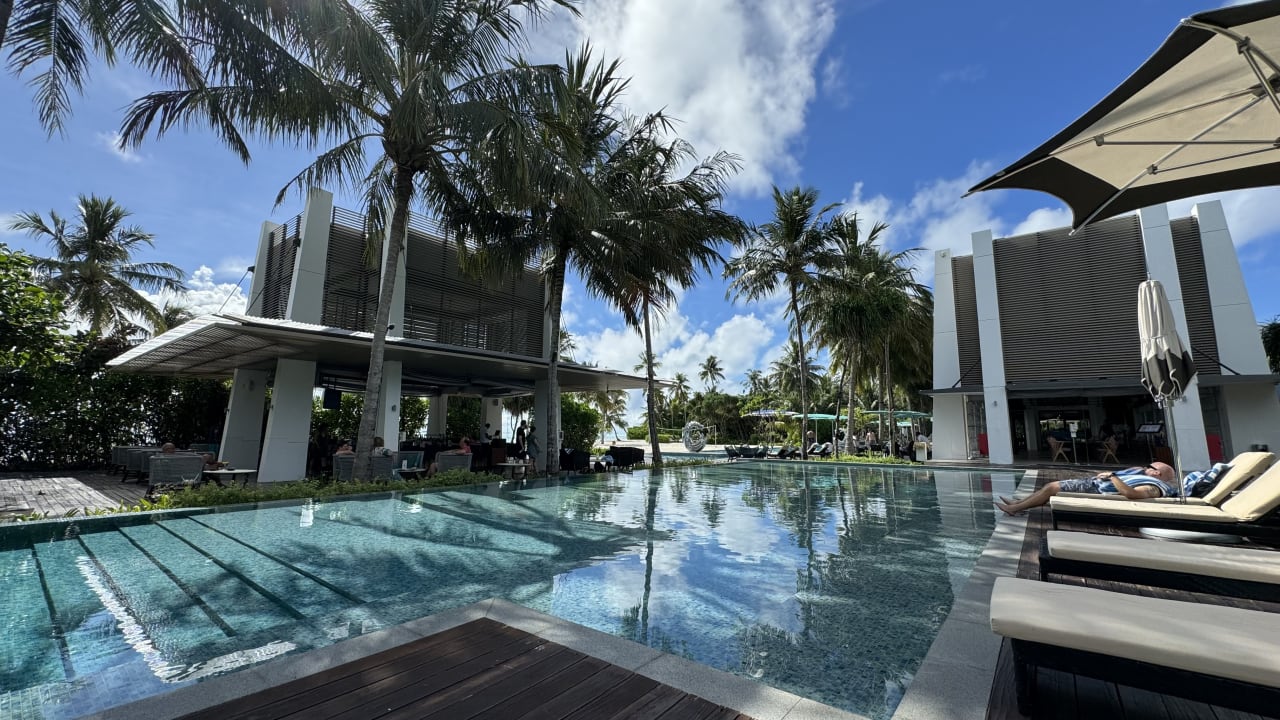 Pool Pullman Maldives Maamutaa - All-Inclusive Resort - 50% off Domestic Transfers