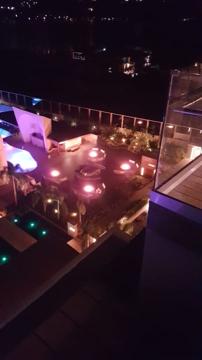 Die Feuerstelle von der Dachpoolbar aus geknipst   Secrets Wild Orchid Montego Bay - Adults only