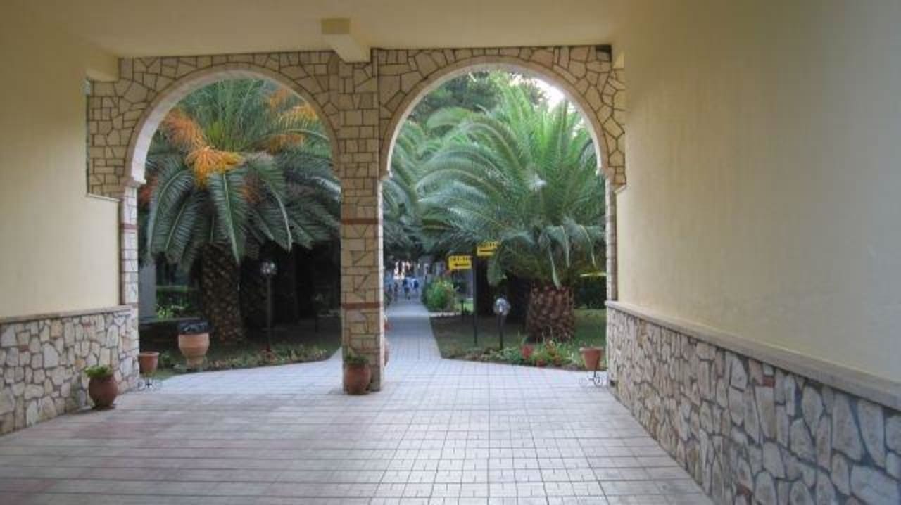 Durchgang Hotel Portes Beach