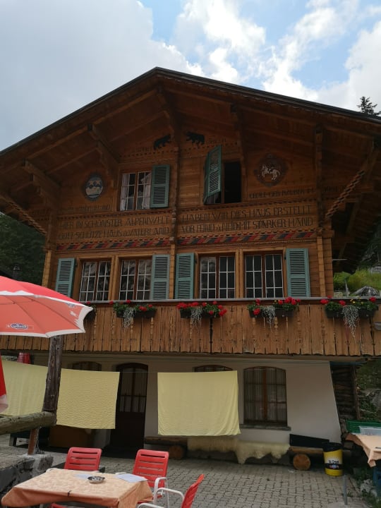 Außenansicht Berghotel Oeschinensee