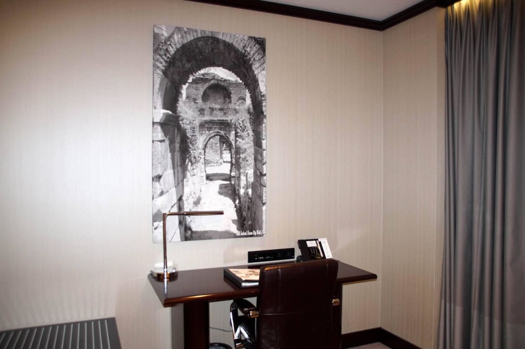 Zimmer und deren Ausstattung. Hotel Crowne Plaza Bursa Convention Center & Thermal Spa