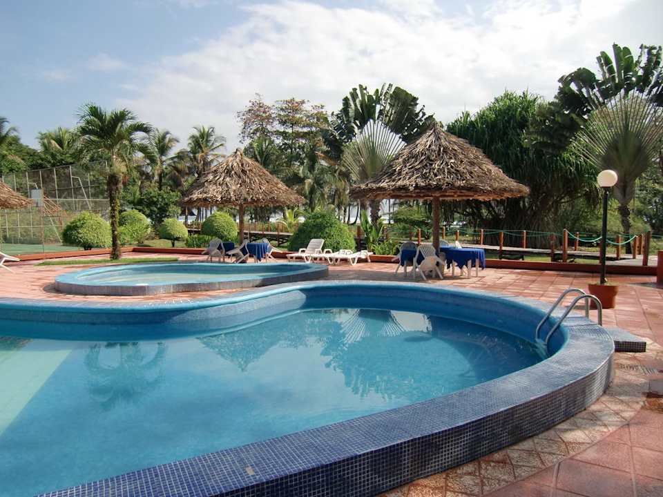 Poolanlage Hotel Suerre Caribbean Beach