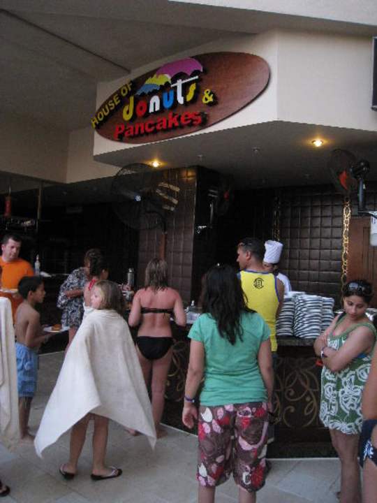 Hier gibt es lecker Crepes Pickalbatros Royal Moderna Resort-Sharm El Sheikh
