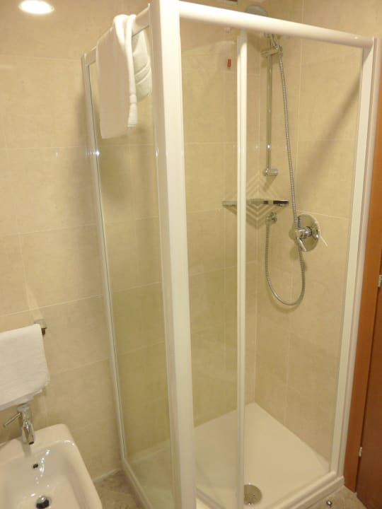 Zimmer 215: Bad (Dusche, Bidet) Belvedere