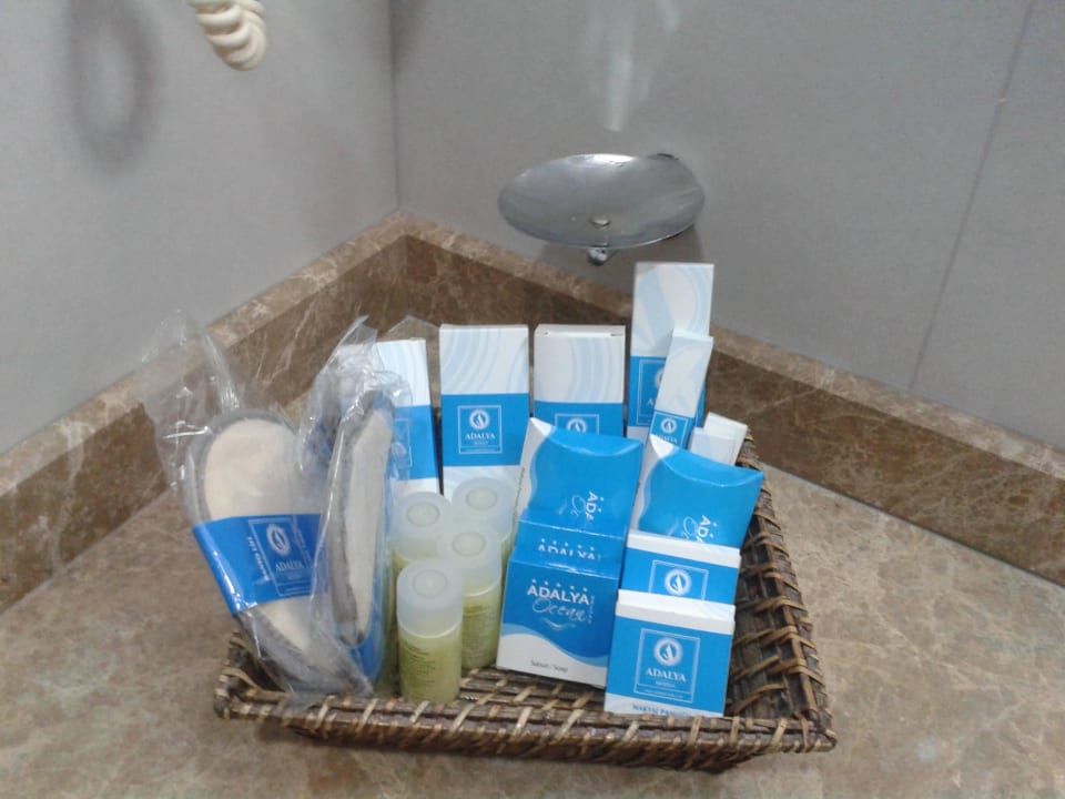 Schöne verschiedene Badutensilien Adalya Ocean Deluxe