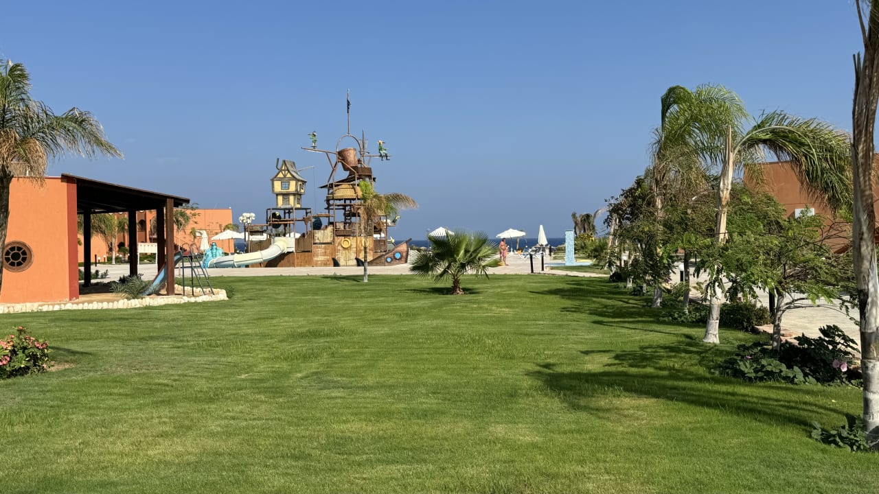 Gartenanlage Three Corners Happy Life Beach Resort