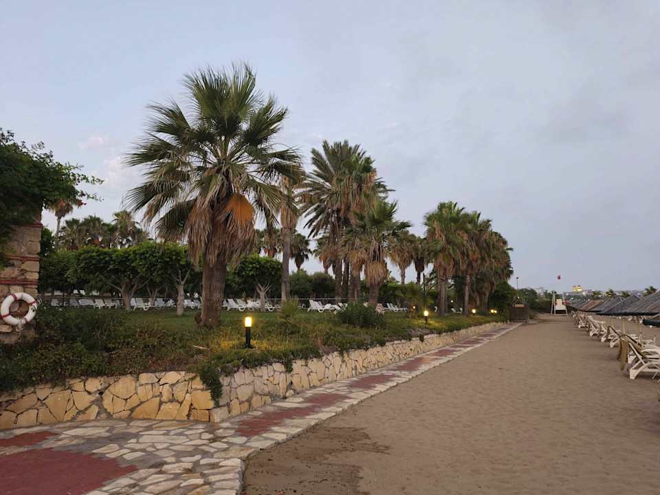 Strand Hotel Defne Garden