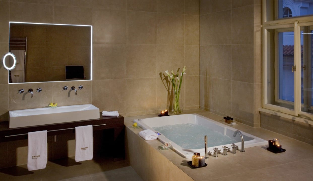 Grand Suite Bathroom  Hotel Golden Angel