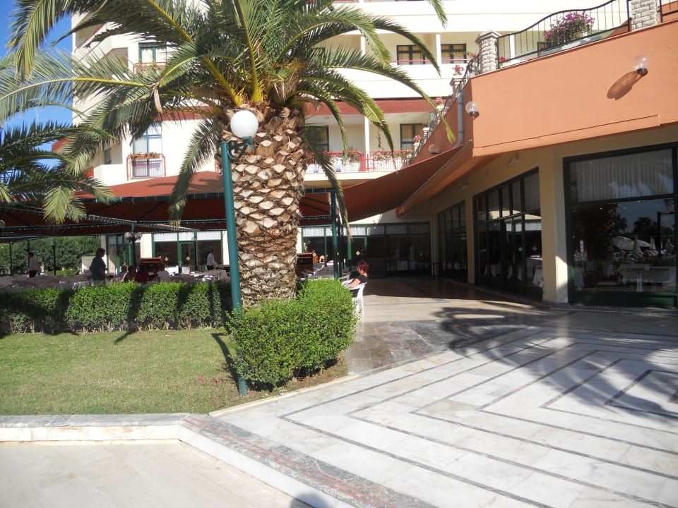 Terrasse am Restaurant Hotel Miramare Beach