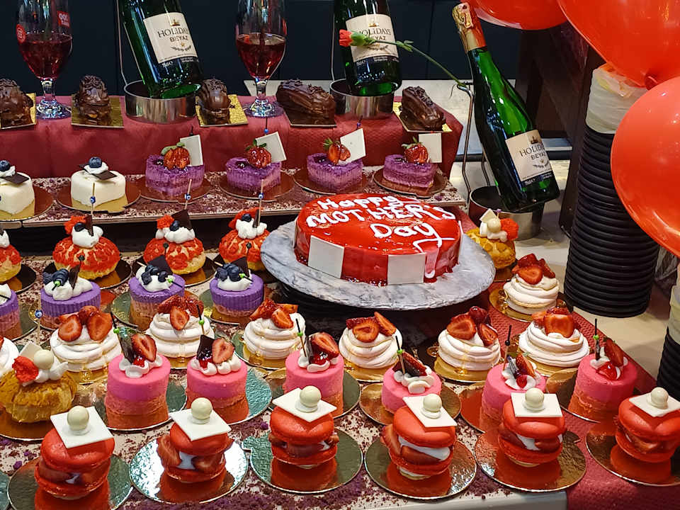 Gastro Saturn Palace Resort Hotel