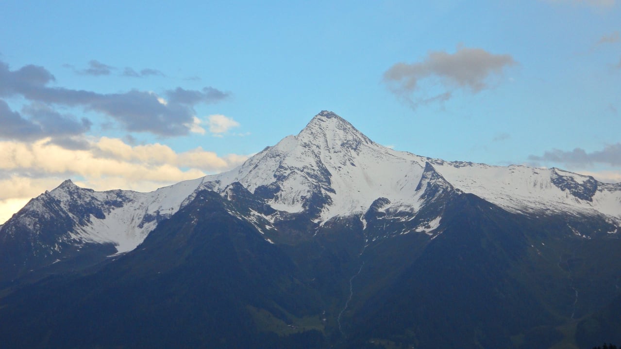 Das Ahornmassiv im Juni Hotel Gletscherblick