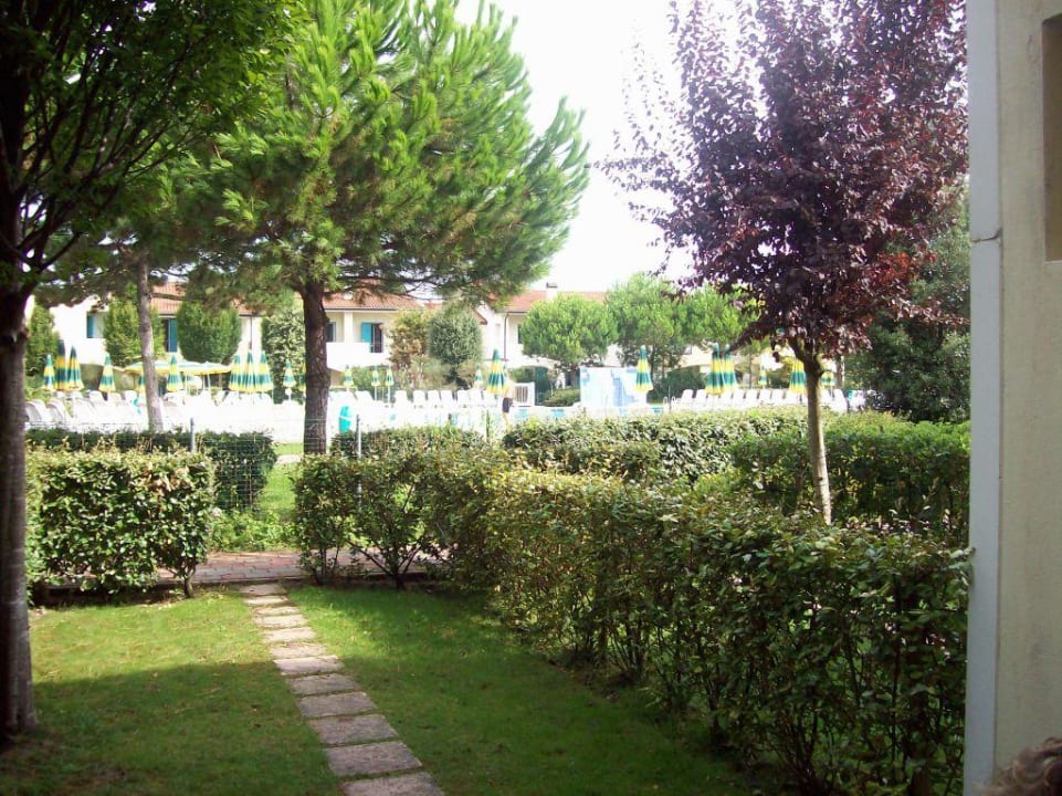 Innenbereich mit Blick zum Pool Villaggio & Aparthotel Marco Polo