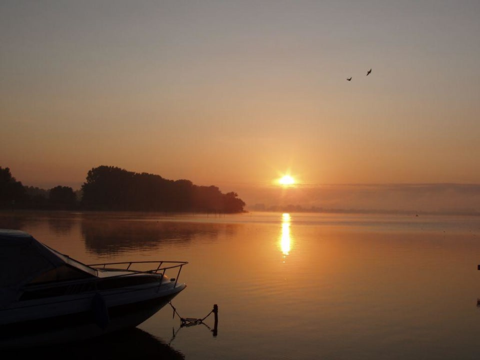 Sonnenaufgang am Plauer See Hotel Ferienpark am Plauer See