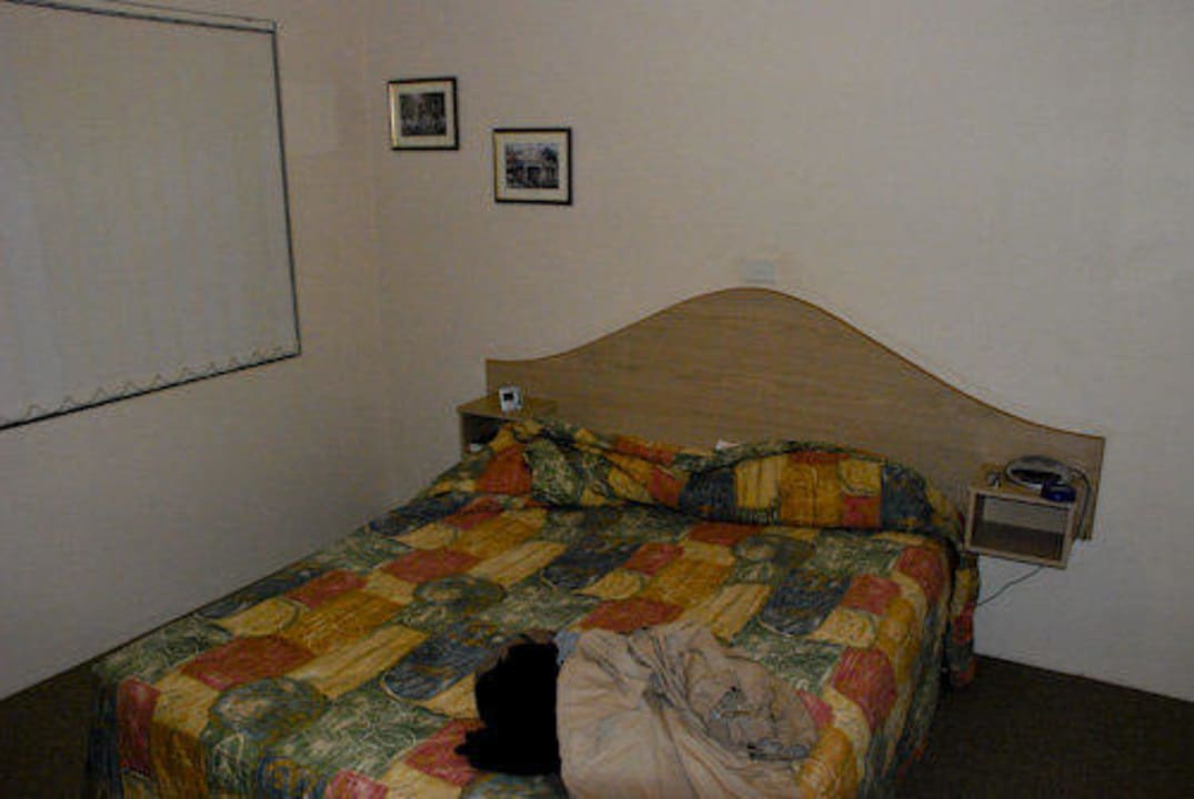 Schlafzimmer 1 Motel Banksia Garden Resort