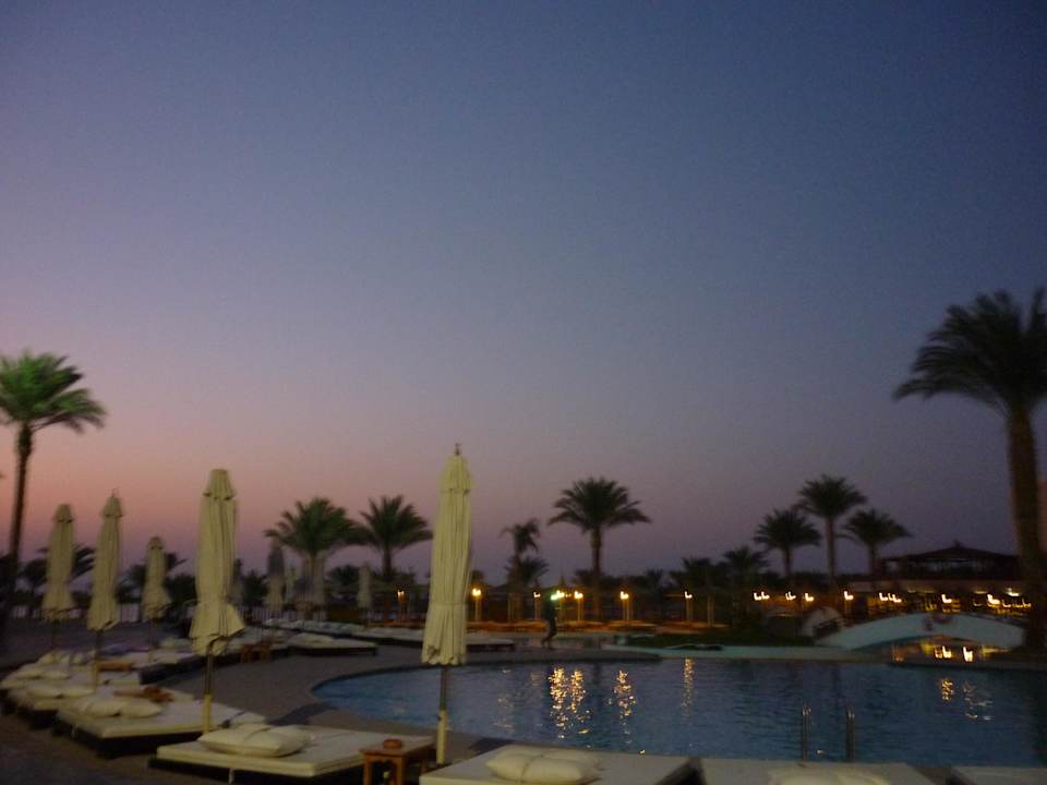 Pool am Abend  Beach Albatros Resort