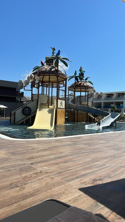 Pool Jacaranda Luxury Resort