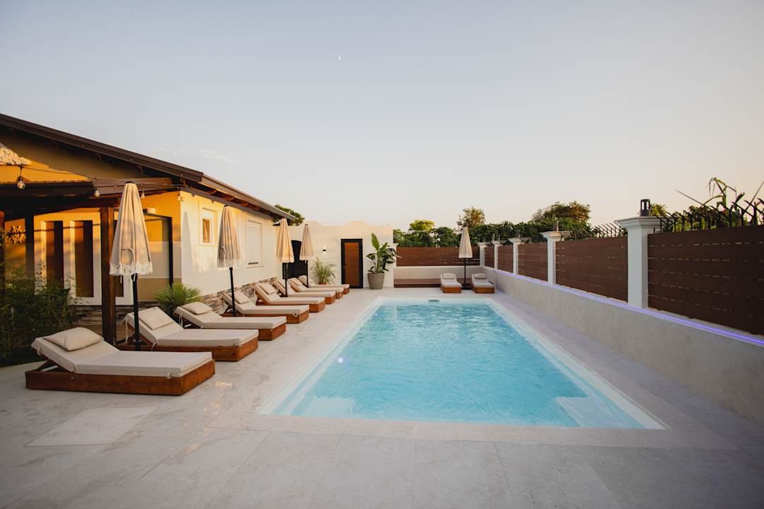 Pool Lej & Laj Residence