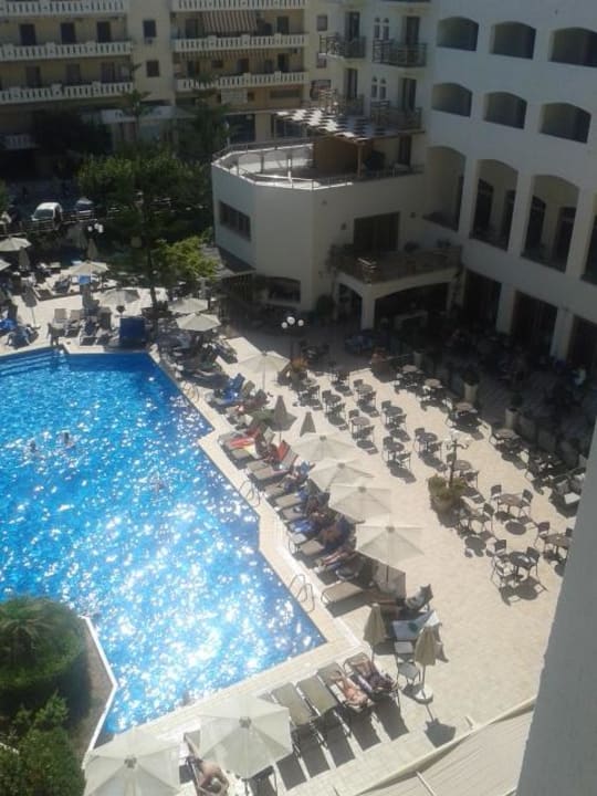 Pool vom Balkon aus Hotel Theartemis Palace