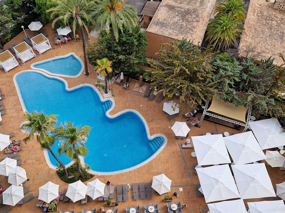 Pool Valentin Reina Paguera