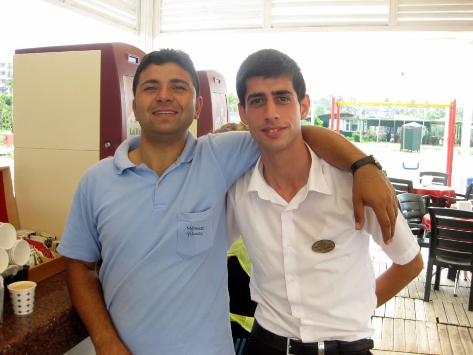 Yilmaz und Nurettin Mr. Bean Side Royal Paradise Hotel