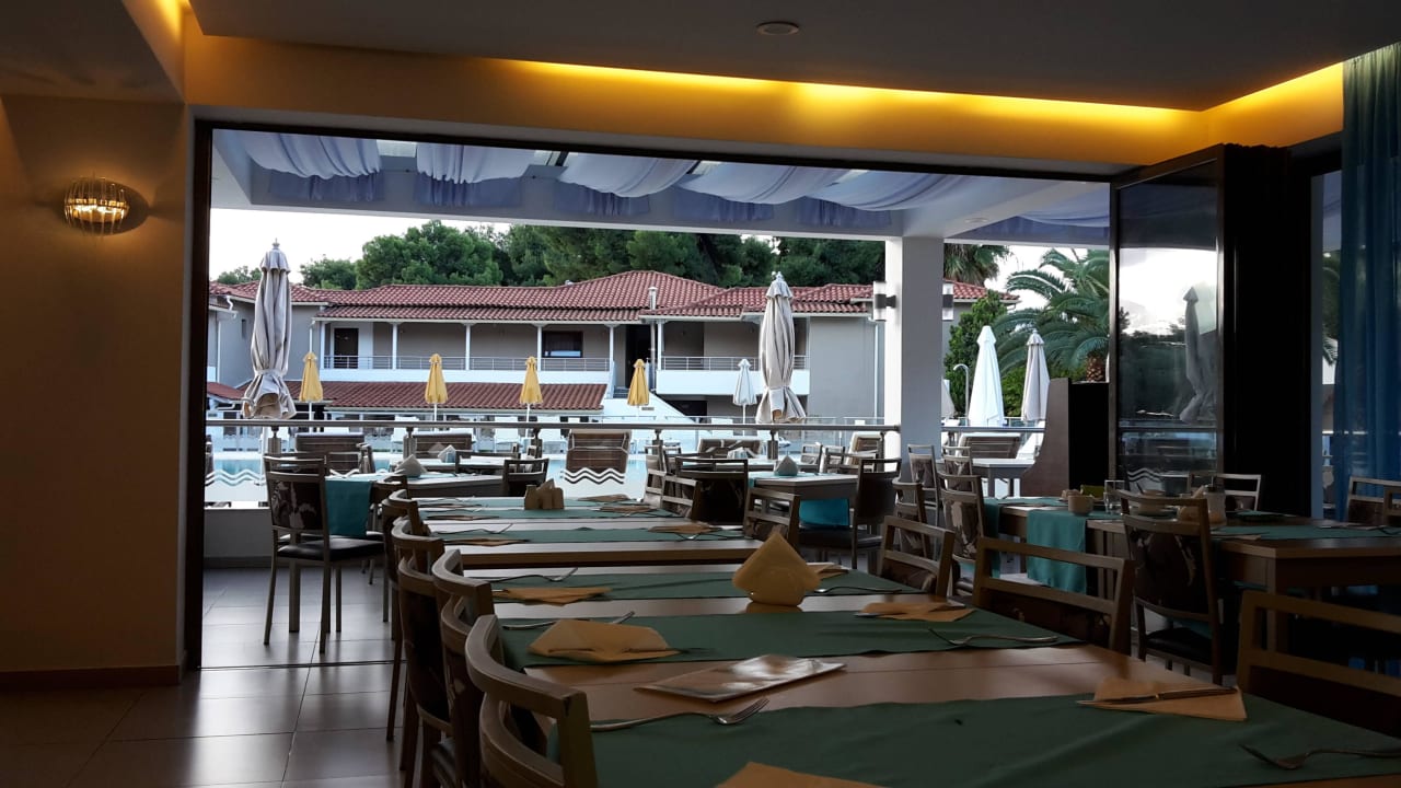 Raum zum frühstücken und Abendessen, Blick n draus Hotel Lagomandra Beach