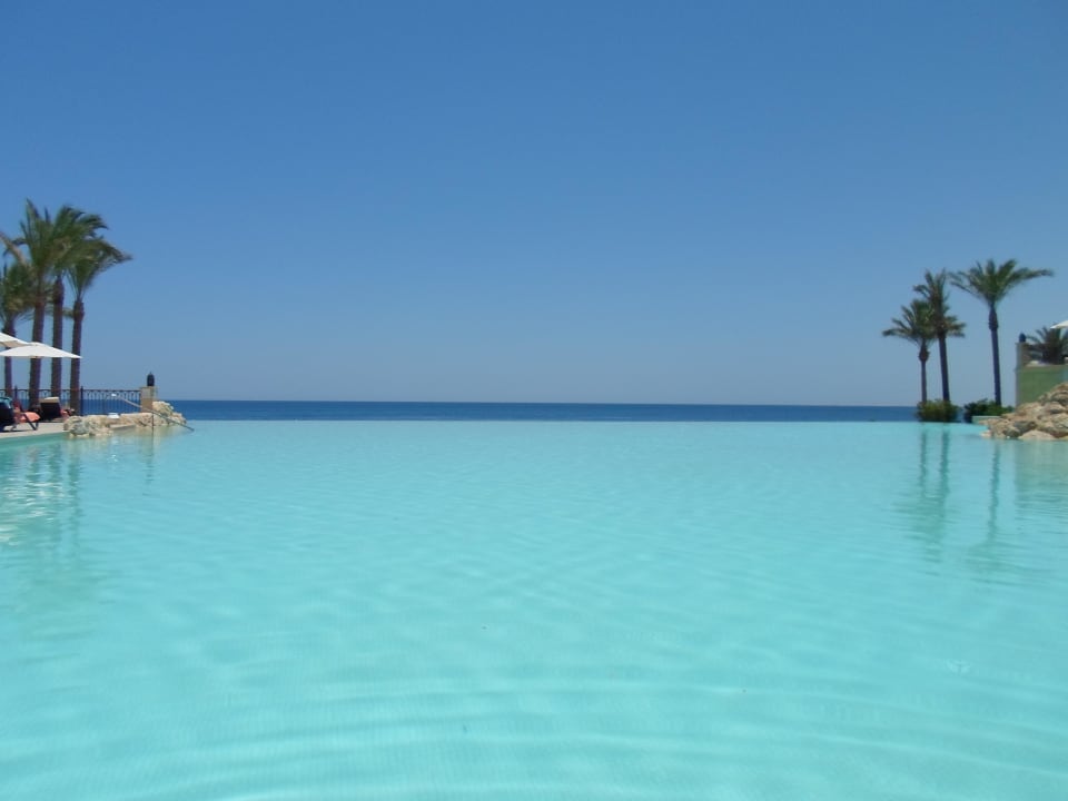 Herrliche Aussicht auf den Infinity-Pool Makadi Spa - Adults only