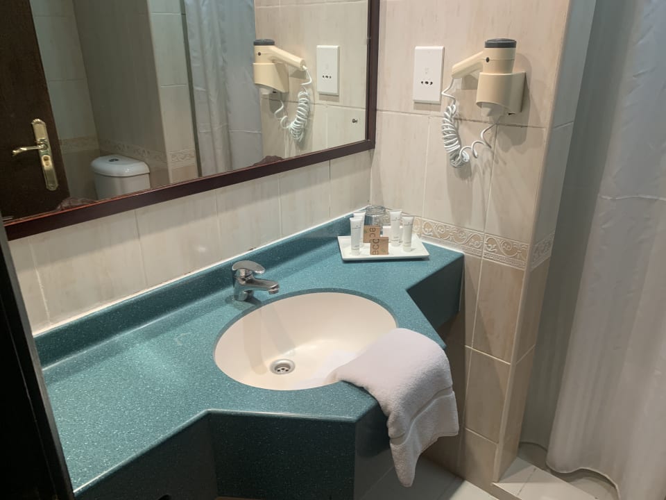 Zimmer Golden Tulip Resort Dibba