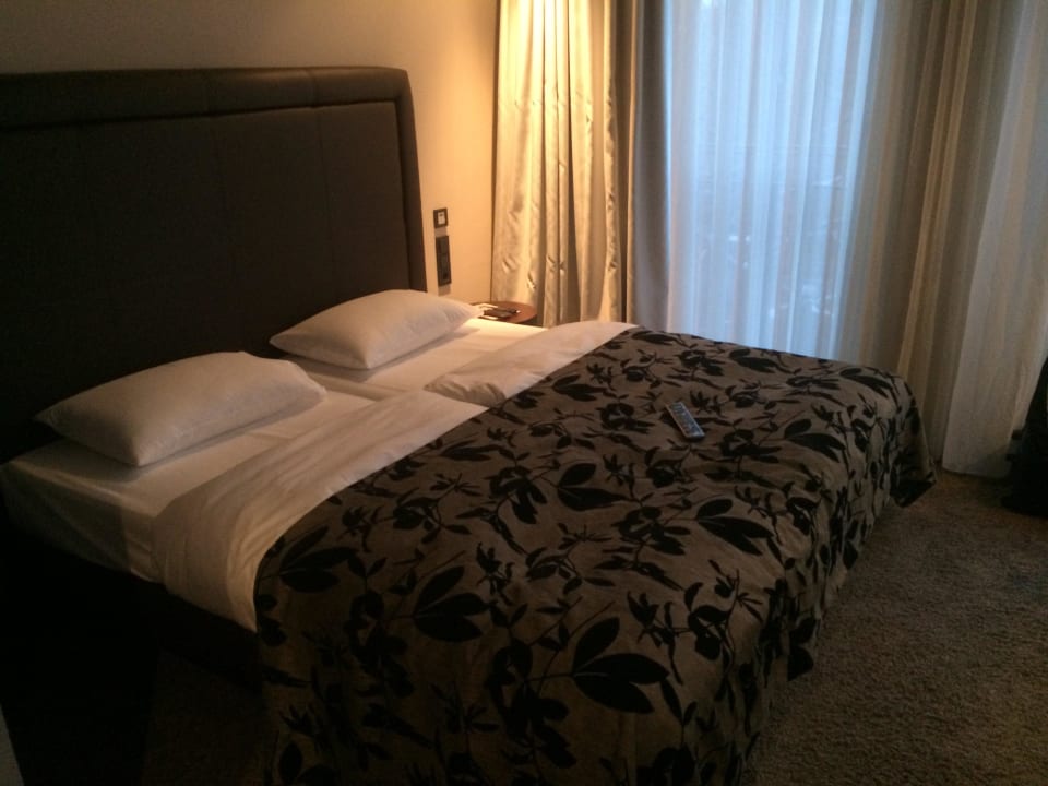 Blick von der Tür zum Fenster Hotel NEWBERLIN