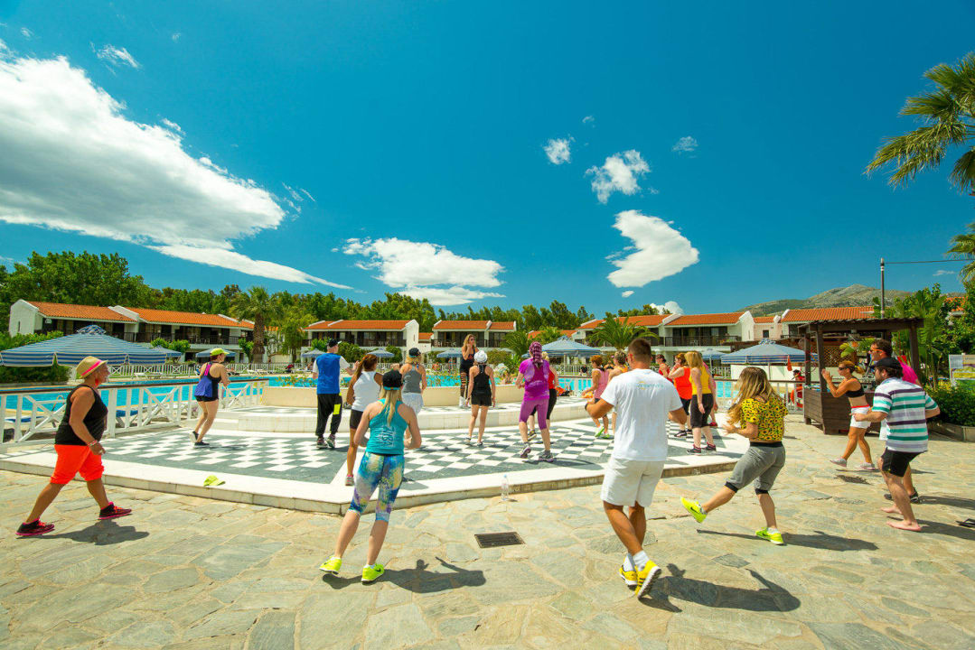 Swimming pool Golden Coast Hotel & Bungalows