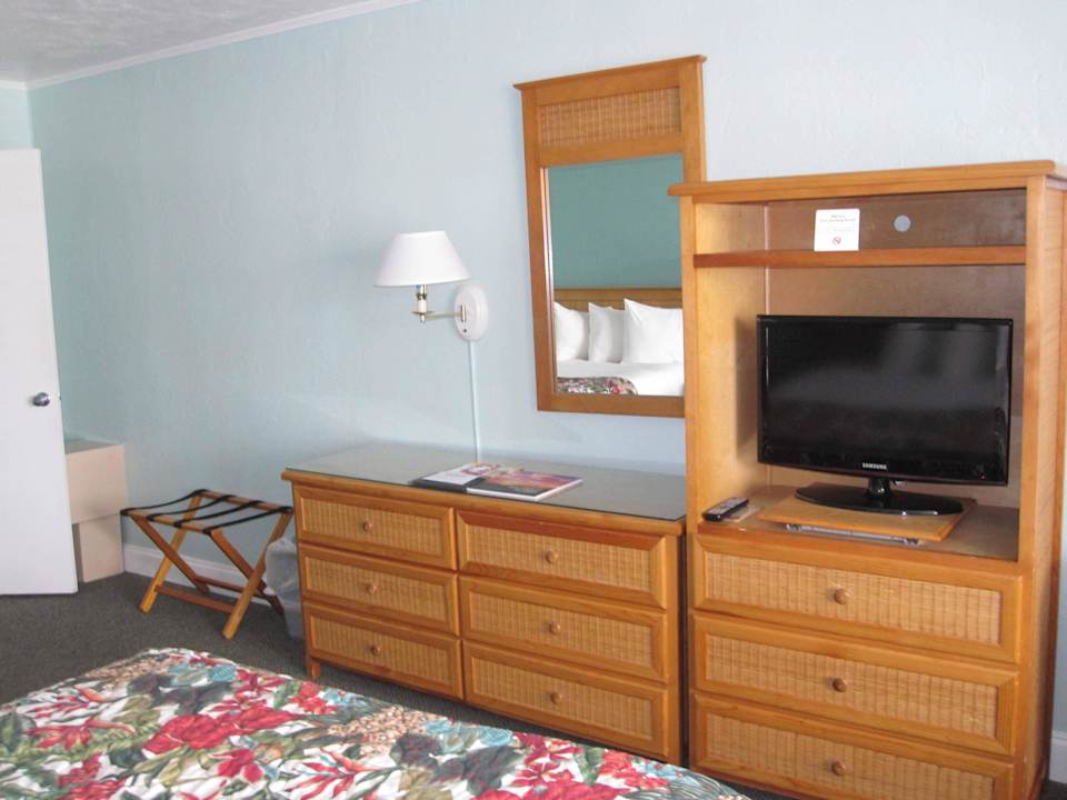 TV Hotel Outrigger Beach Resort