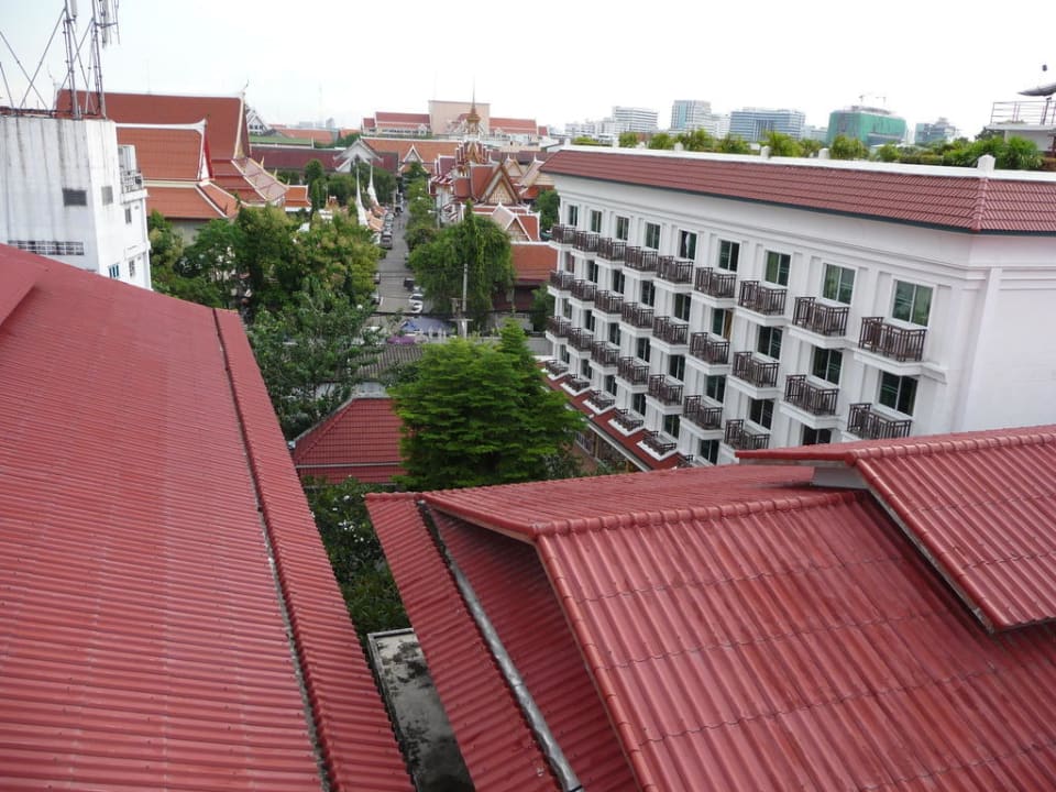 Vom Pool zum Wat  Rambuttri Village Inn & Plaza