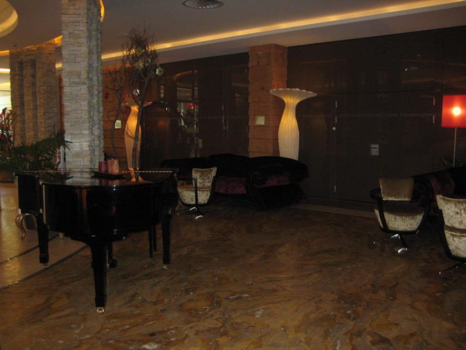 Lobby neben dem Bar The Alpine Palace