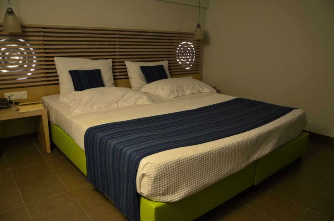 Sypialnia Hotel Kakkos Bay