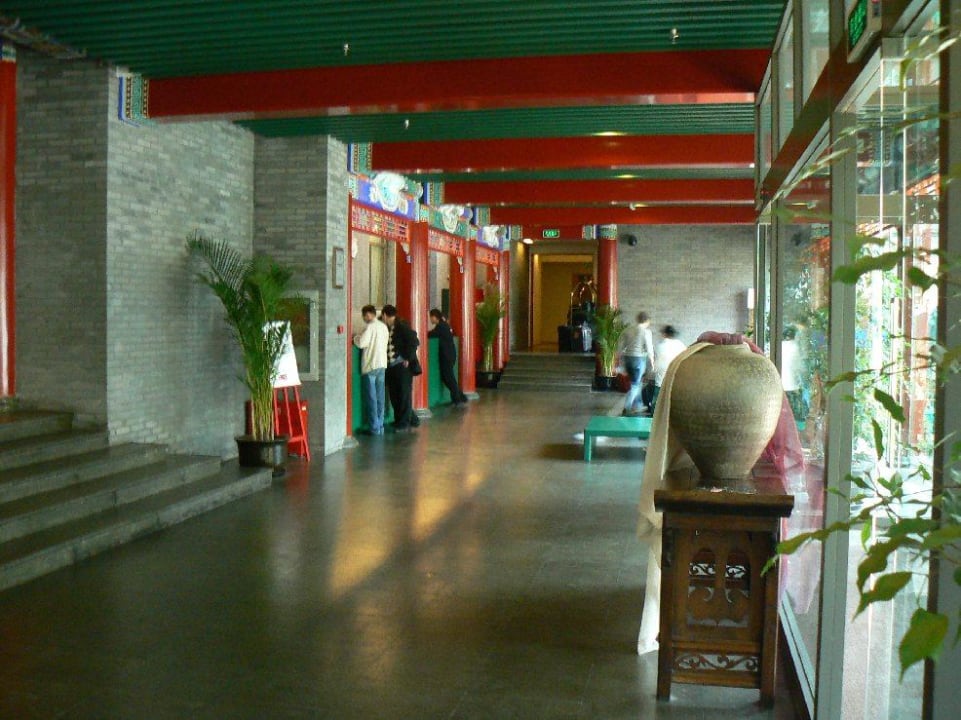Eingangsbereich mit Rezeption Hotel Traveler Inn Hua Qiao Beijing