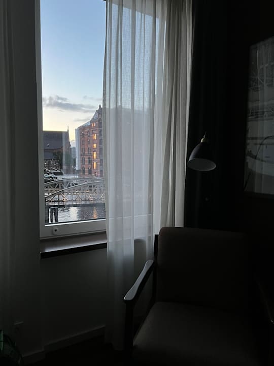 Ausblick AMERON Hamburg Hotel Speicherstadt