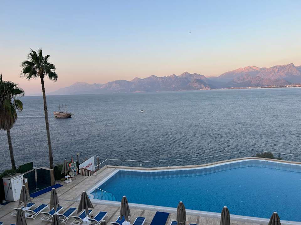 Pool Ramada Plaza by Wyndham Antalya