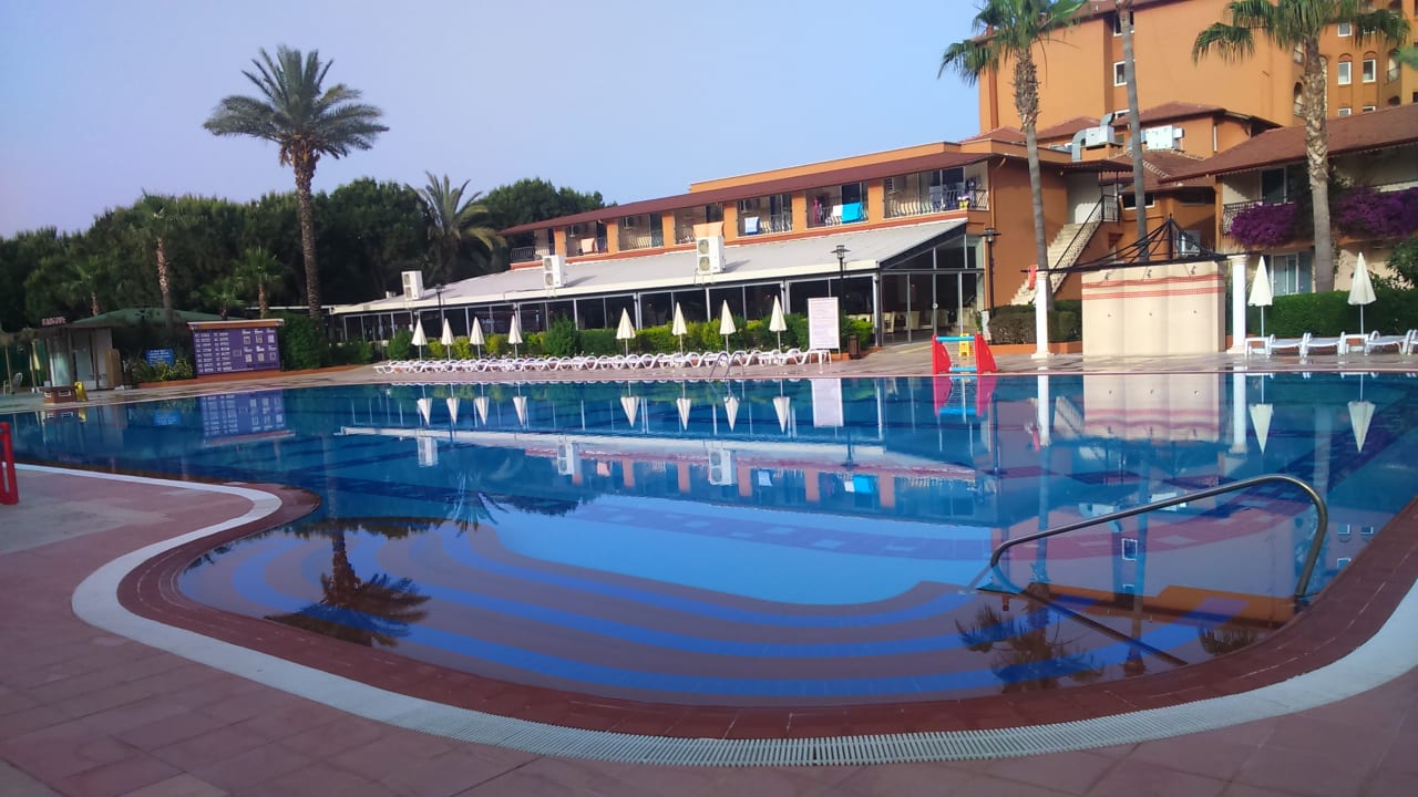 Pool Club Turtas Beach Hotel