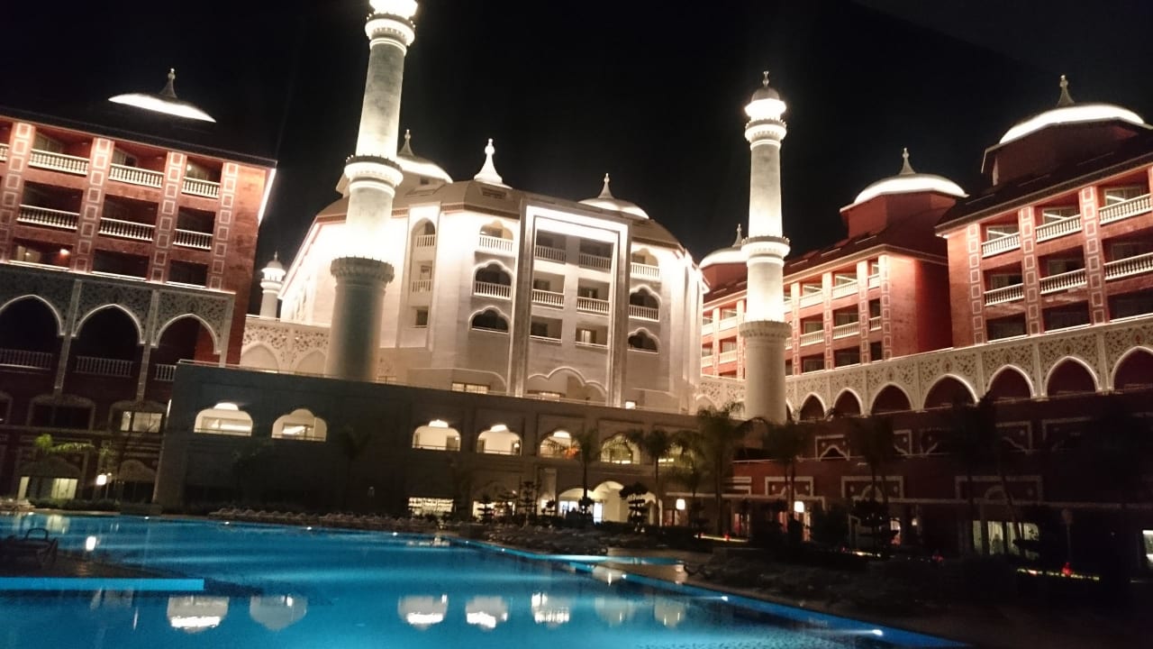 Hauptgebäude Royal Taj Mahal Hotel