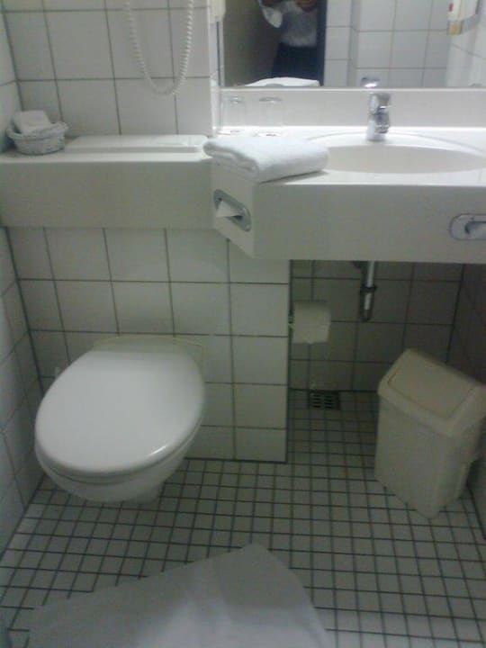 Badezimmer H+ Hotel Köln Brühl