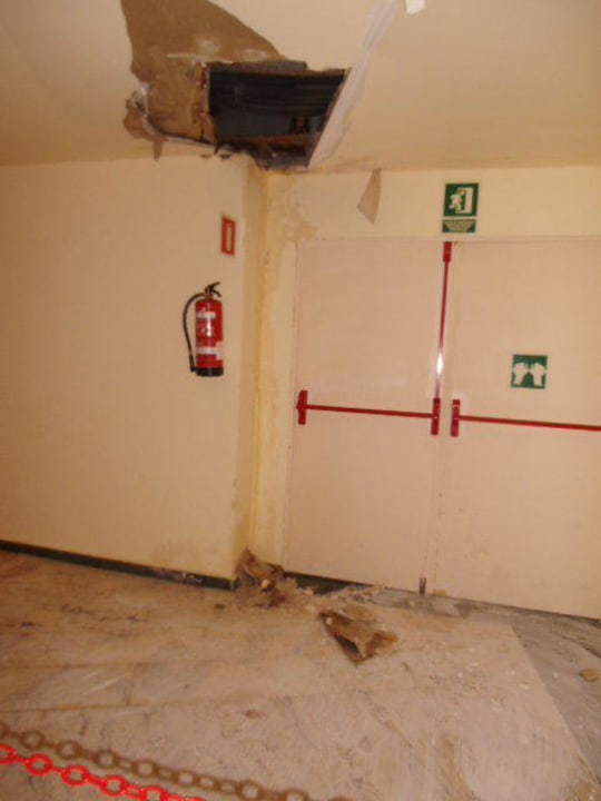 Nasse Decke kam vor der Bar runter Sandos Papagayo